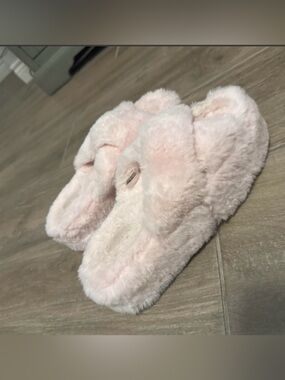 PINK Victoria's Secret Soft Fuzzy Slip-On Slippers - Pale Pink
